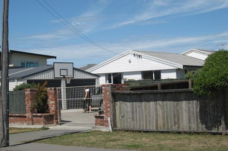 Photo of property in 464 Marine Parade, South New Brighton, Christchurch, 8062