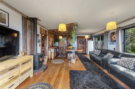 Photo of property in 1736 East Coast Road, Whakatiwai, Miranda, 2473