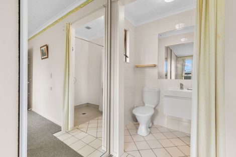 Photo of property in 12 Guildford Street, Levin, 5510
