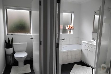 Photo of property in 30a Elliot Street, Howick, Auckland, 2014