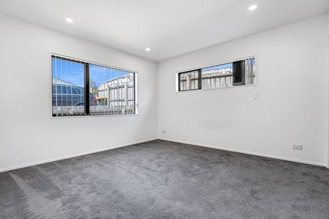 Photo of property in 18a Riverpark Crescent, Henderson, Auckland, 0610