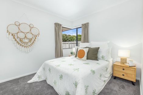 Photo of property in 18 Guildford Drive, Paraparaumu, 5032