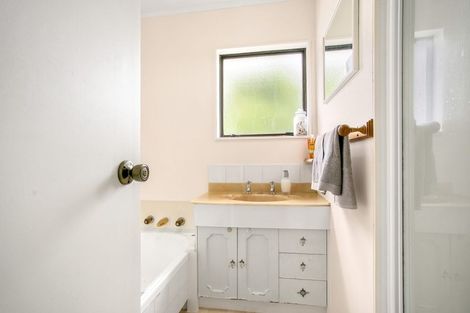 Photo of property in 6 Elizabeth Drive, West Harbour, Auckland, 0618