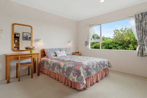 Photo of property in 76 Crestview Place, Browns Bay, Auckland, 0630