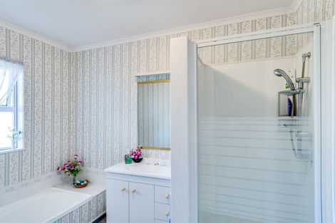 Photo of property in 27 Whiting Crescent, Greenmeadows, Napier, 4112