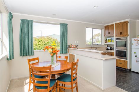 Photo of property in 2 Estuary Crescent, Fairfield, Dunedin, 9018