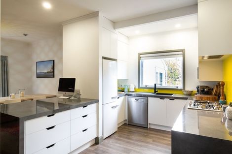 Photo of property in 22 Enfield Road, Hospital Hill, Napier, 4110