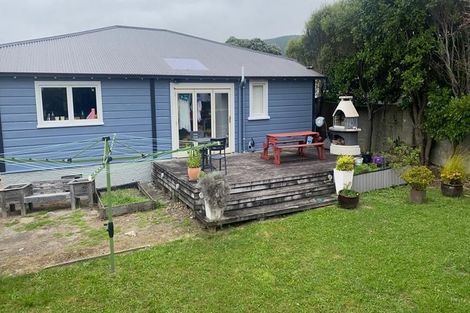 Photo of property in 11 Tawa Street, Tawa, Wellington, 5028