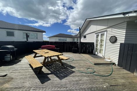 Photo of property in 12 Coniston Avenue, Te Atatu South, Auckland, 0610