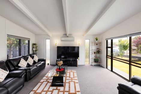 Photo of property in 6 Parkdale Place, Glenview, Hamilton, 3206