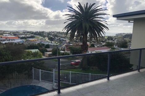 Photo of property in 3 Moera Place, Stanmore Bay, Whangaparaoa, 0932