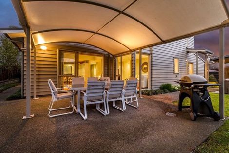 Photo of property in 14 English Oak Drive, Schnapper Rock, Auckland, 0632