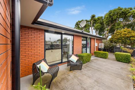 Photo of property in 32 Whiteley Street, Moturoa, New Plymouth, 4310