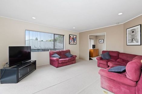 Photo of property in 2/13 Delamare Court, Sunnynook, Auckland, 0632