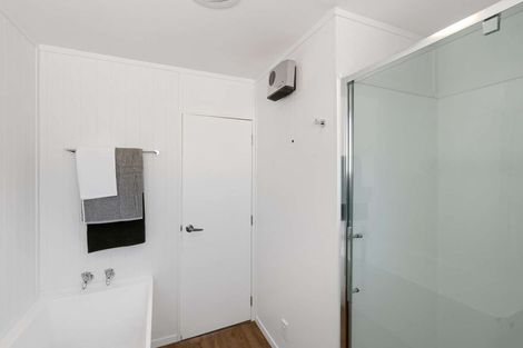 Photo of property in 2/126a Middlepark Road, Sockburn, Christchurch, 8042