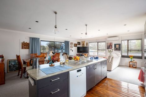 Photo of property in 7 Warren Place, Frankleigh Park, New Plymouth, 4310