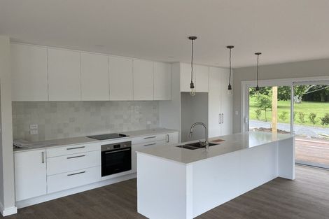 Photo of property in 2 Grove Lane, Omokoroa, 3114