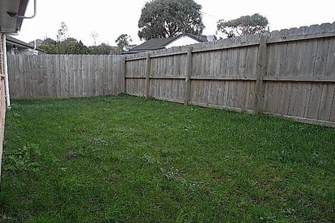 Photo of property in 33 Claverdon Drive, Massey, Auckland, 0614