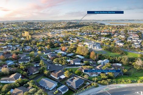 Photo of property in 2/17 Landsdale Place, Massey, Auckland, 0614