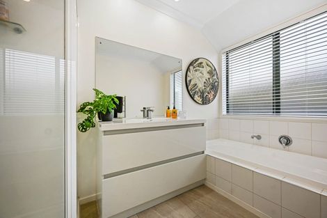 Photo of property in 3 Palm Grove Drive, Western Heights, Hamilton, 3200