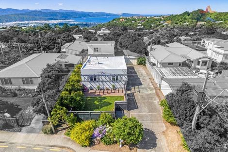 Photo of property in 206a Miromiro Road, Normandale, Lower Hutt, 5010