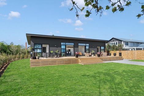 Photo of property in 27 Ferry Road, Martinborough, 5711