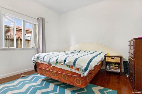 Photo of property in 37 Titirangi Road, New Lynn, Auckland, 0600