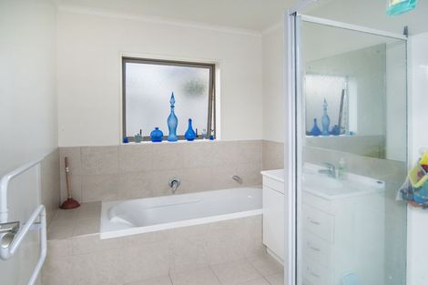 Photo of property in 3 Kokako Rise, Papakura, 2110