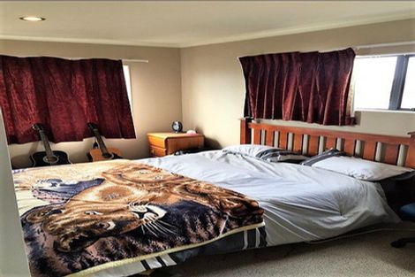 Photo of property in 114 Pitt Avenue, Clendon Park, Auckland, 2103