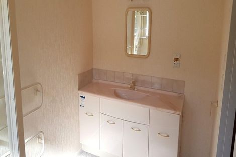 Photo of property in 17 Awanui Drive, Waikanae, 5036