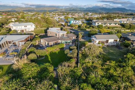 Photo of property in 17 Oratia Street, Waikanae Beach, Waikanae, 5036