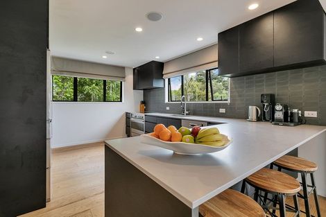 Photo of property in 28 Valhalla Drive, Beach Haven, Auckland, 0626