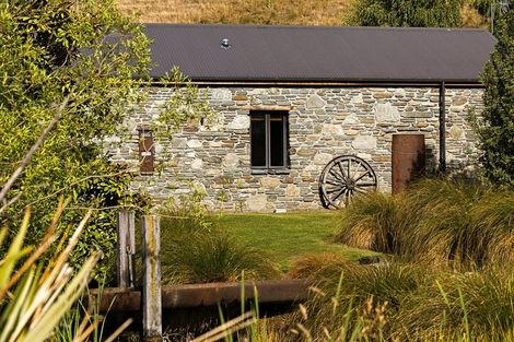 Photo of property in 73 Alec Robins Road, Lake Hayes, Queenstown, 9371