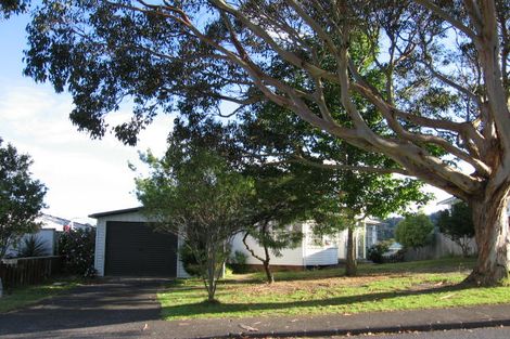 Photo of property in 96 Lantana Road, Green Bay, Auckland, 0604