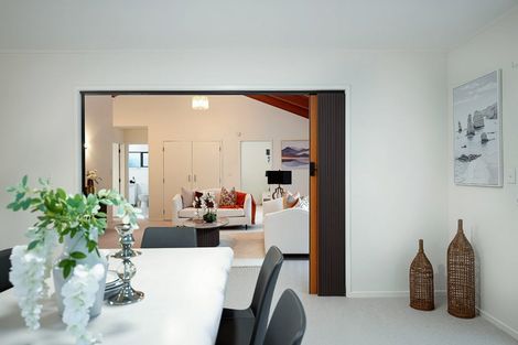 Photo of property in 4 Rhinevale Close, Henderson, Auckland, 0612