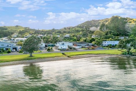 Photo of property in 6 Waikaraka Beach Road, Tamaterau, Whangarei, 0174