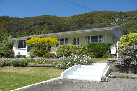 Photo of property in 36 South Terrace, Picton, 7220
