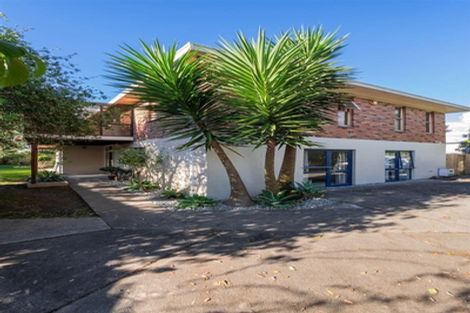 Photo of property in 40 Akoranga Drive, Northcote, Auckland, 0627