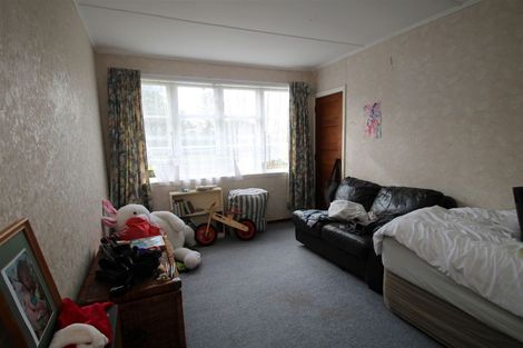 Photo of property in 30 Goldsmith Crescent, Levin, 5510