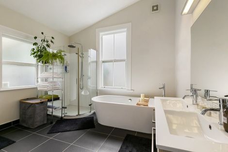 Photo of property in 84 Glenmore Street, Northland, Wellington, 6012