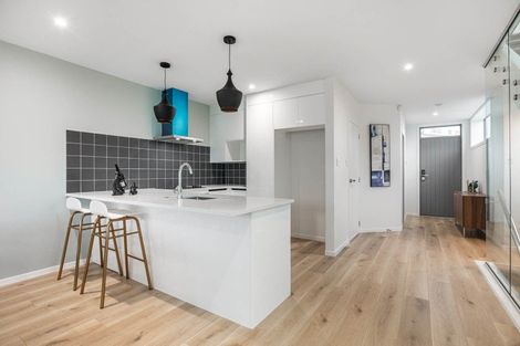 Photo of property in 4/10 Vinifera Place, Fairview Heights, Auckland, 0632