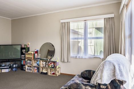 Photo of property in 2/210 Grove Road, Mayfair, Hastings, 4122