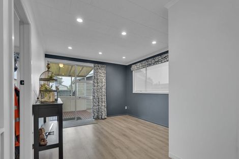 Photo of property in 62 Oriana Crescent, Hornby, Christchurch, 8042