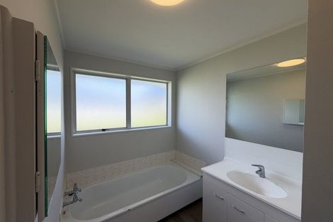 Photo of property in 2 Hill Court, Awapuni, Palmerston North, 4412