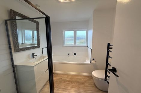 Photo of property in 10 Zealandia Road, Manly, Whangaparaoa, 0930