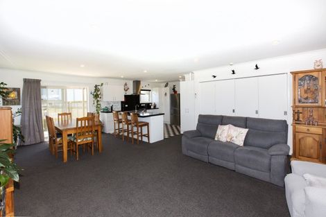 Photo of property in 3 Tua Tua Place, Baylys Beach, Dargaville, 0377