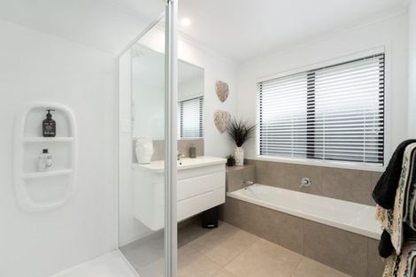 Photo of property in 1 Blanche Road, Papamoa Beach, Papamoa, 3118