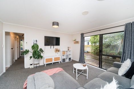 Photo of property in 99 Hillcrest Drive, Kelvin Grove, Palmerston North, 4414