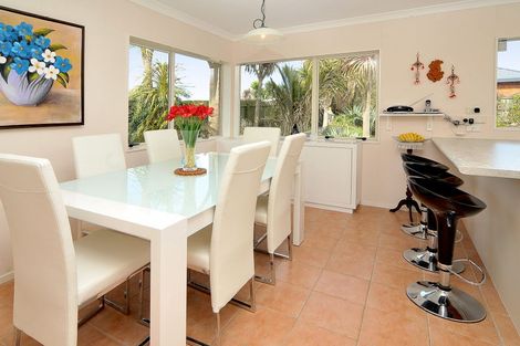 Photo of property in 32 Pitt Avenue, Clendon Park, Auckland, 2103