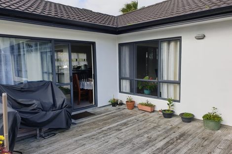 Photo of property in 12 Black Teal Close, Unsworth Heights, Auckland, 0632